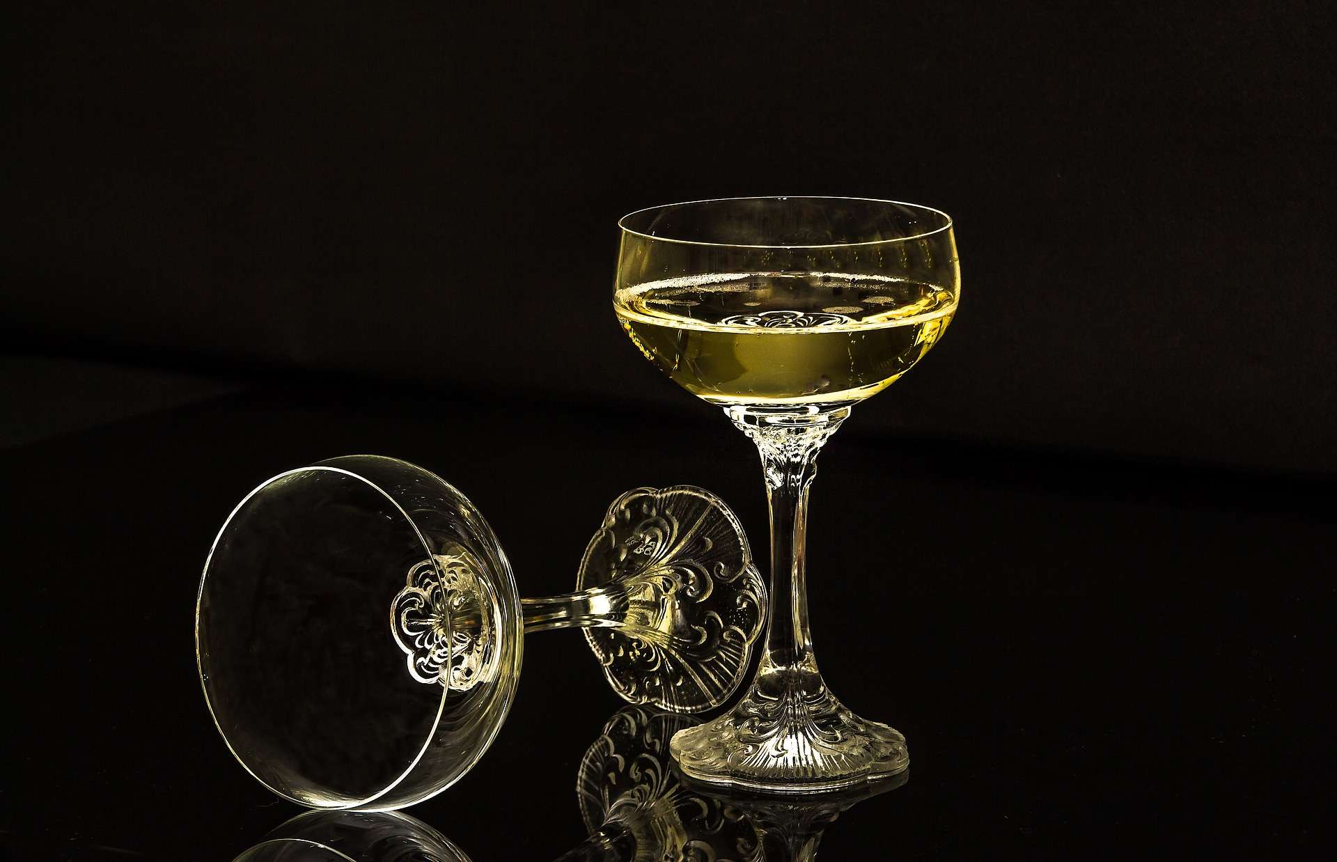 Co vybrat z bohaté domácí nabídky sektů? champagne-glasses-1940275_1920