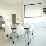 Kromě čerstvě pražené kávy společnost nabízí komplexní nabídku školení, výrobků a zařízení pro trh s kávou