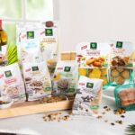 Gesund in großer Auswahl, innovativ und immer bester Bio-Qualität. Der bundesweite Discounter kündigt im Vorfeld der Weltleitmesse für Bio-Produkte, der BIOFACH in Nürnberg, eine Reihe innovativer Bio-Lebensmittel an. Unter der bekannten NORMA-Marke BIO SONNE werden zum Beispiel Drinks in den Sorten Reis-Kokos und Mandel mit 6,5 Prozent-Mandelanteil (vegan/laktose- und glutenfrei) oder verschiedene Veggie-Spezialitäten als frische Bio-Fleischalternativen eingeführt. Weiterer Text über ots und www.presseportal.de/nr/62097 / Die Verwendung dieses Bildes ist für redaktionelle Zwecke honorarfrei. Veröffentlichung bitte unter Quellenangabe: "obs/NORMA"