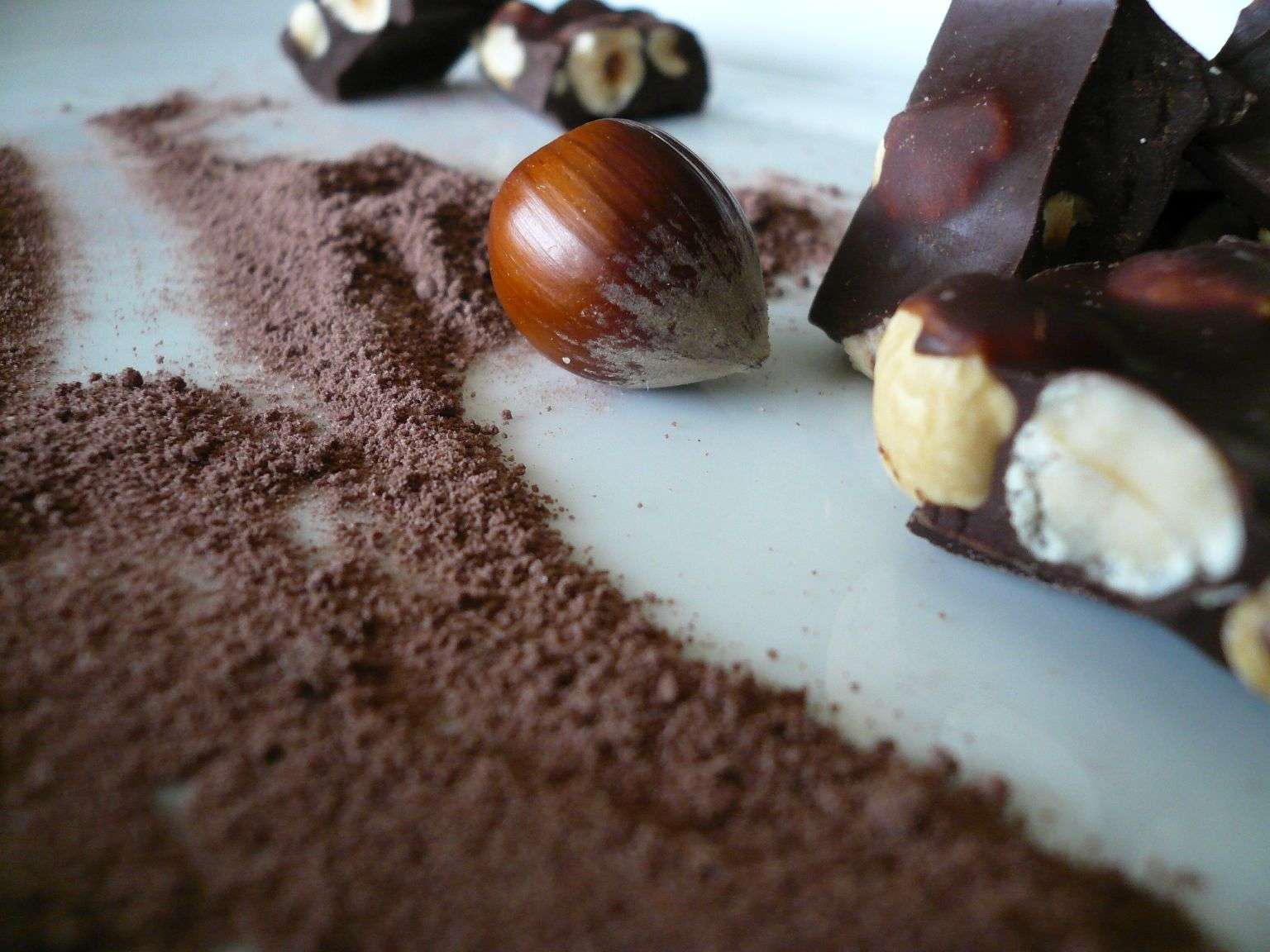 chocolate-nuts-1182188