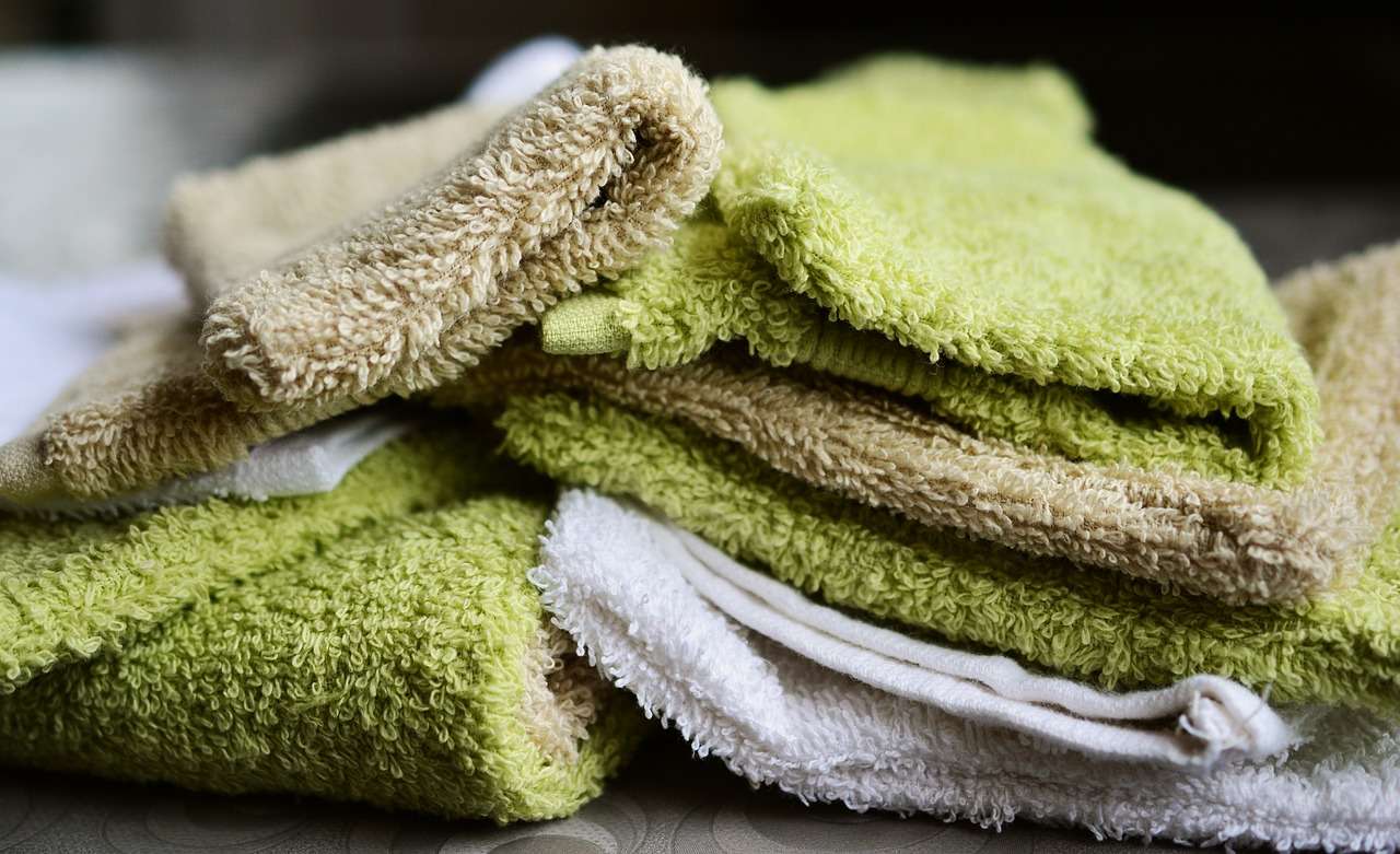 Praní hotelového prádla je věda washing-gloves-2676360_1280
