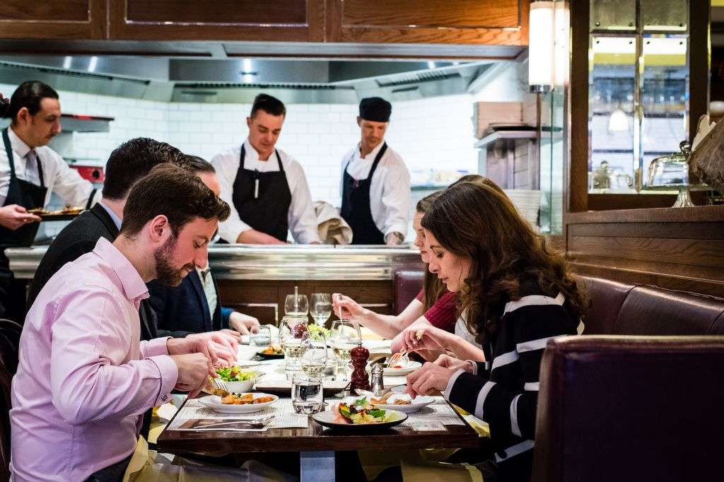 Hotel-Restaurants: (K)ein Thema für Außerhaus-Gäste? Weiterer Text über ots und www.presseportal.de/nr/105547 / Die Verwendung dieses Bildes ist für redaktionelle Zwecke honorarfrei. Veröffentlichung bitte unter Quellenangabe: "obs/Bookatable GmbH & Co.KG/Paul Winch-Furness"