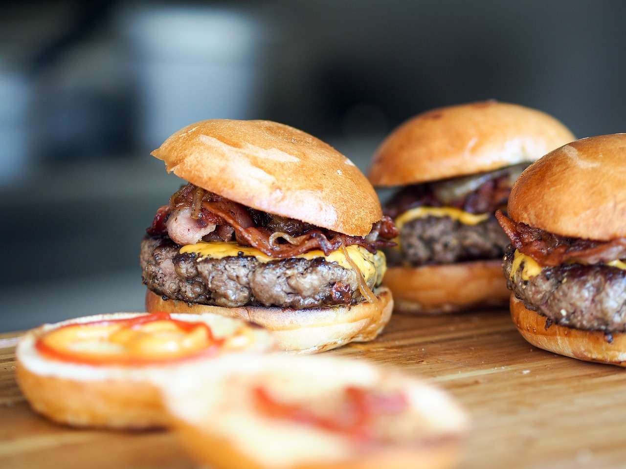 Nejoblíbenější pizzy a burgry v Německu burger-731298_1280