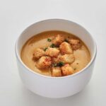 karotkový krém se zázvorem, chilli a kokosem