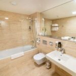 850-Deluxe DBL Bathroom světlá (1)w