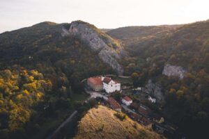 Svatý Jan pod Skalou