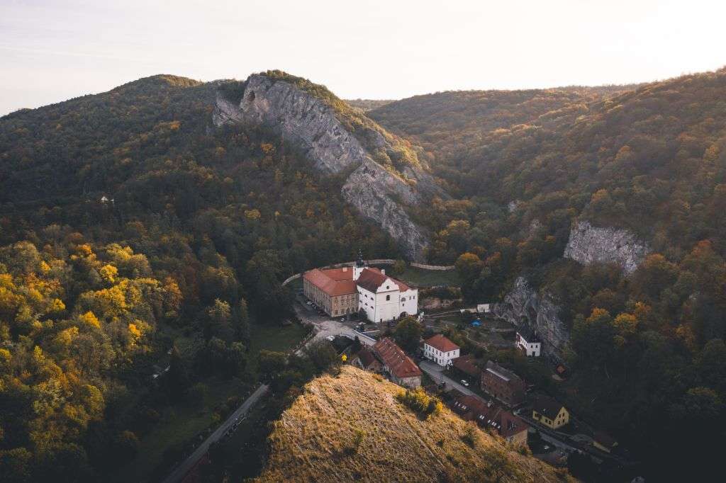Svatý Jan pod Skalou