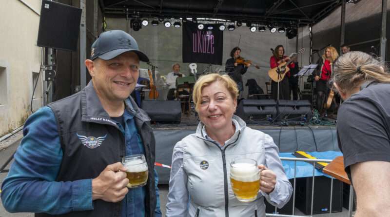 Od zavřených vrat k plným půllitrům Od zavřených vrat k plným půllitrům