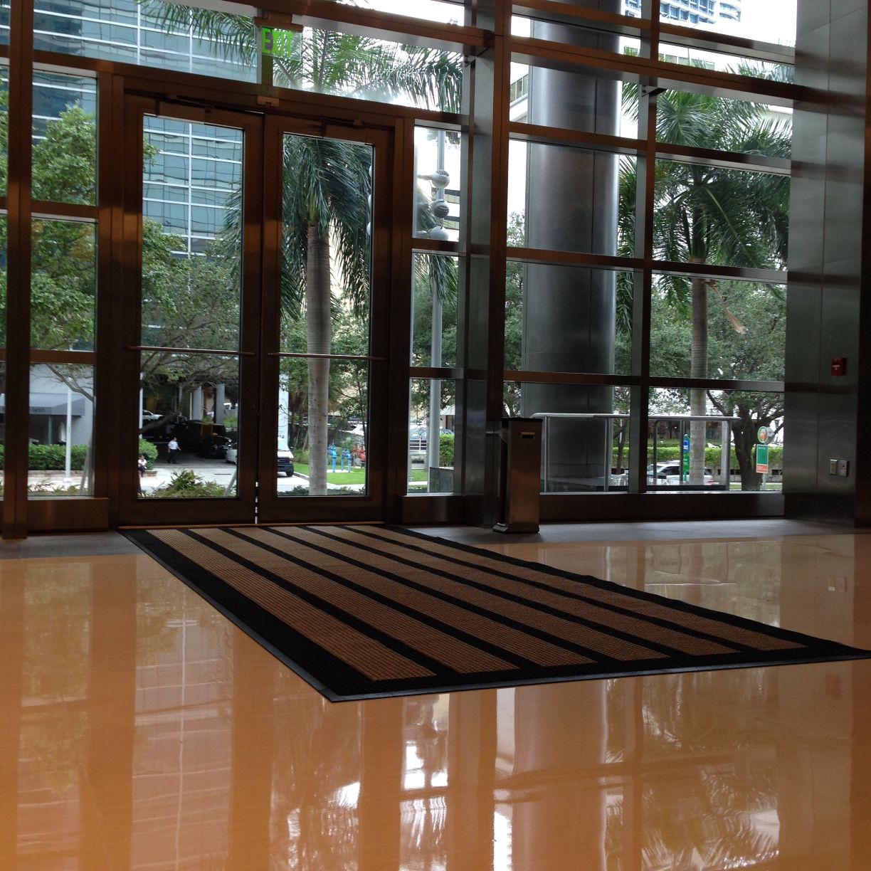 coordinating-floor-mats-with-interior-decor-e1411585482339